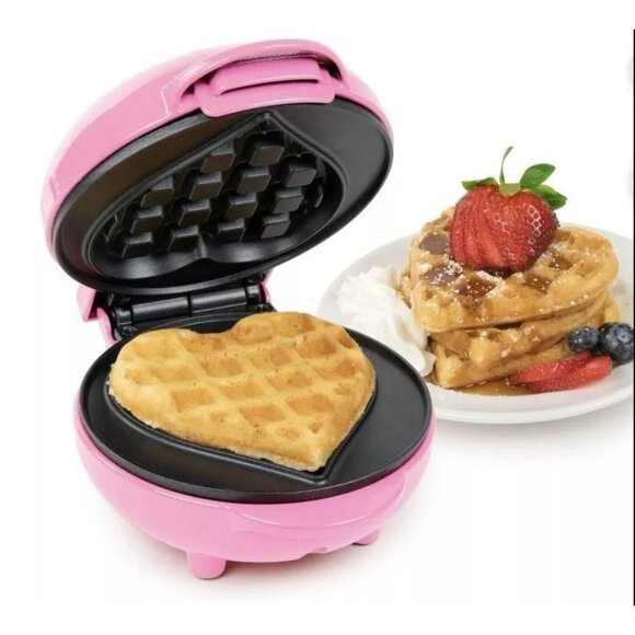Compact Waffle Maker Heart Shaped MyMini Nostalgia Small Space Non Stick Surface - Picture 11 of 11